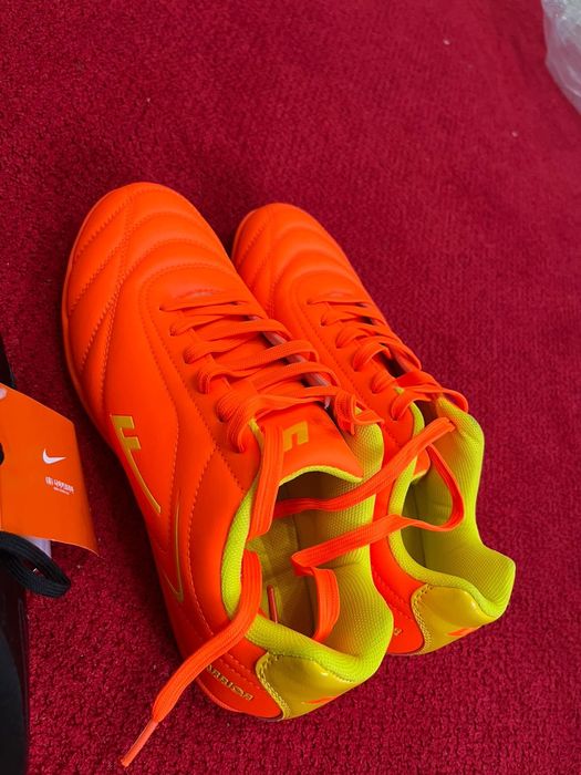 Продам футбольны бутсы