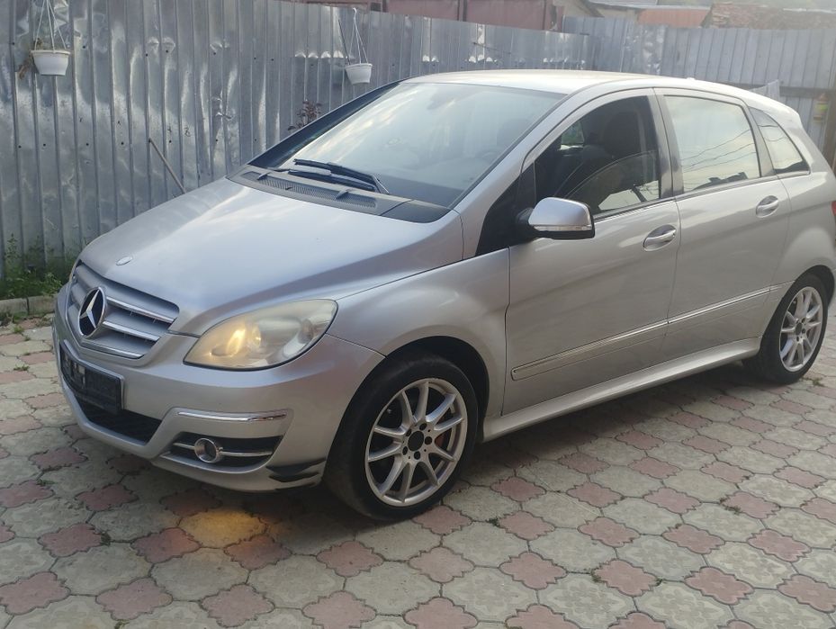Vând Mercedes B200