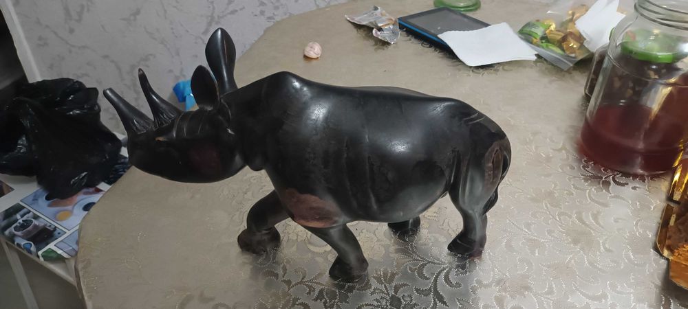 Статуэтка носорога