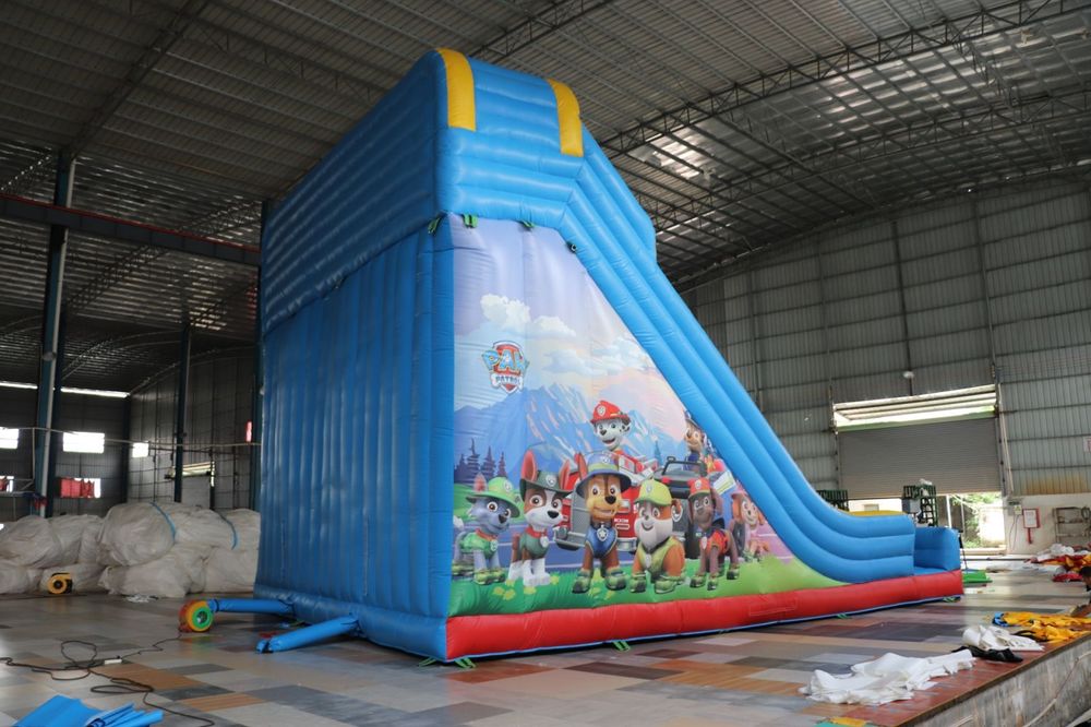 Надуваема пързалка, батут, детски център атракциони