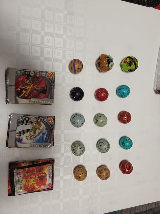 15 Bakugani + 14 Cartonașe Metalice.