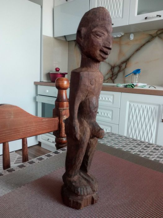 Култова африканска фигура.Дърворезба.Цената не подлежи на коментар.