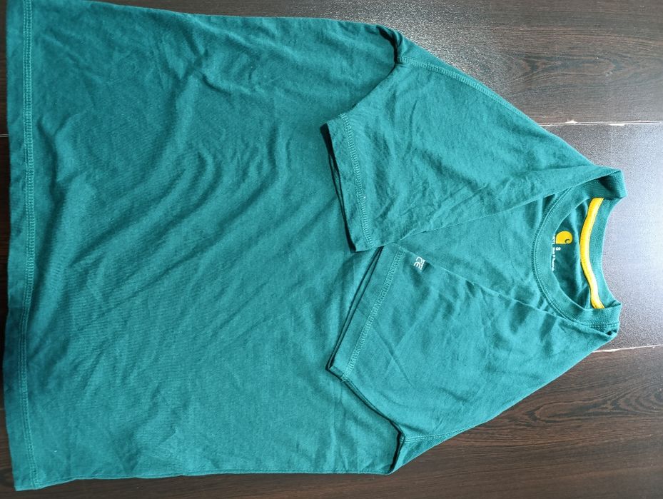 Продавам тениска Carhartt в много добро състояние – 8/10.
Цвят: тъмноз