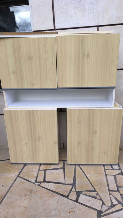 Подарявам три кухненски шкафчета