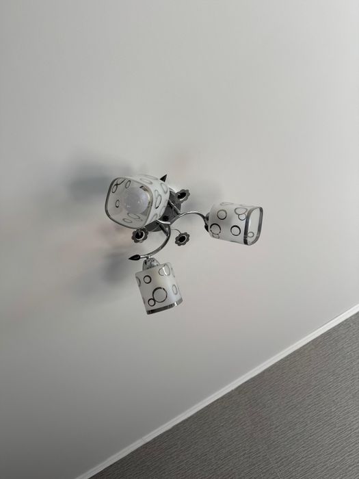 Продам люстру недорого