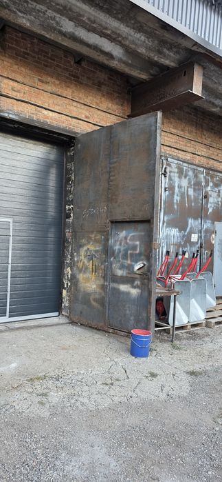 Продам гаражные ворота металлические