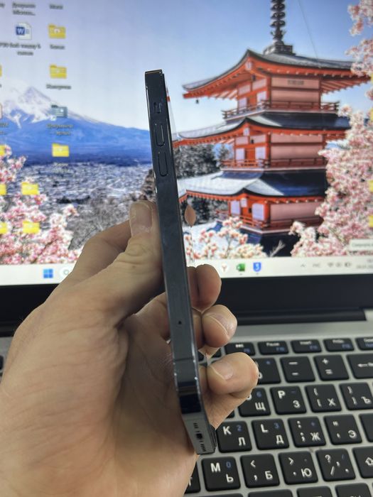 iPhone 12 Pro. 128 gb 77 %