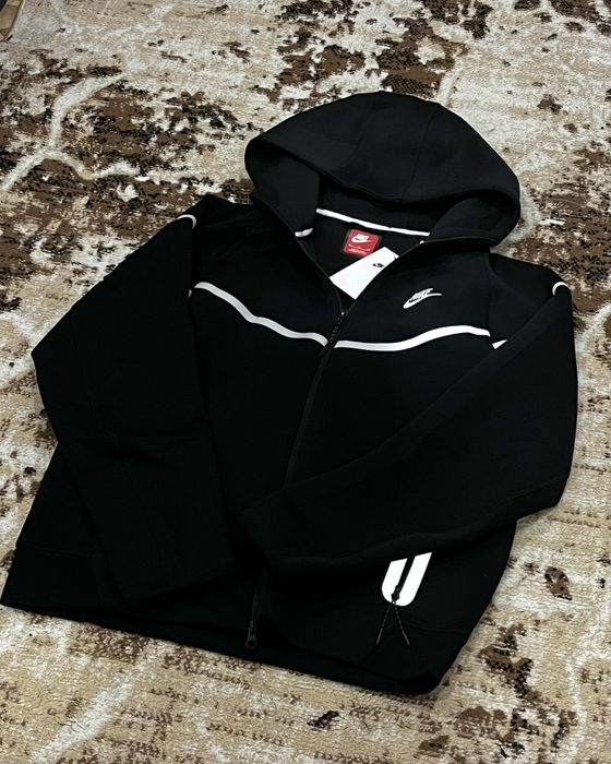Продам Nike Tech Fleece Windrunner