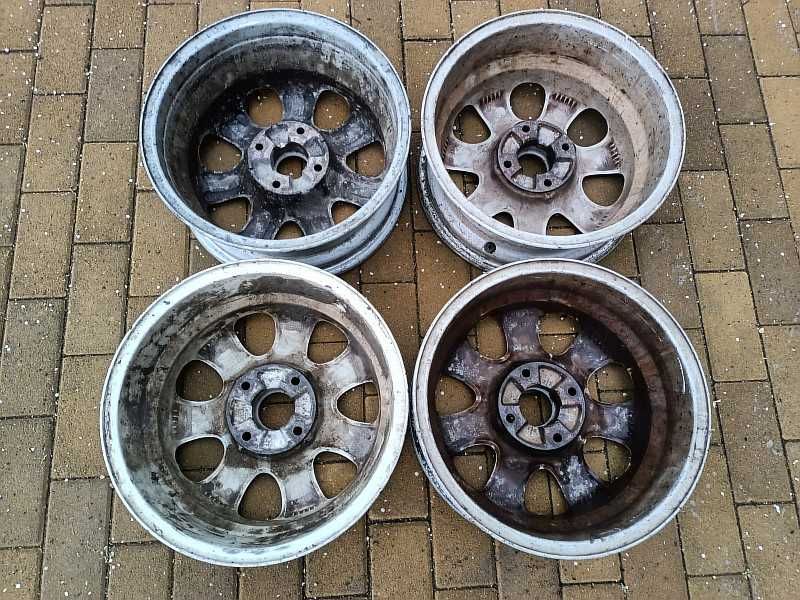 Продам оригинальные легкосплавные диски на Пежо