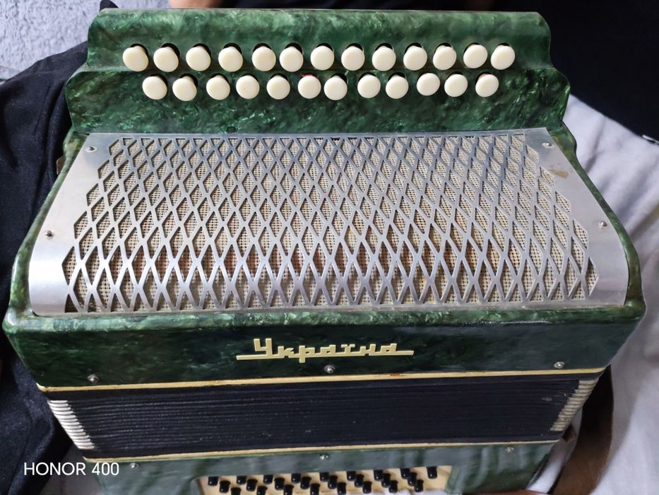 Продам гармонь"Украина"