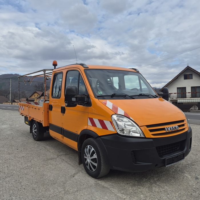 Vand iveco  daily 2.3 tdi 6 locuri klima.too
