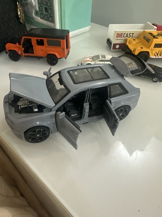 Продам игрушки машинки металлические