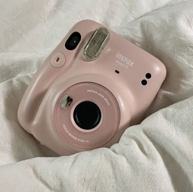Продаю Instax Mini 11 ,комплект как новый!