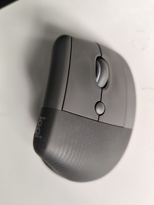 Logitech Lift вертикална ергономична мишка