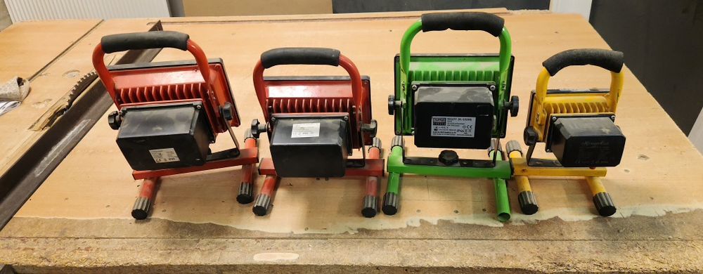 Vand becuri cu led pe bateri litiu ion