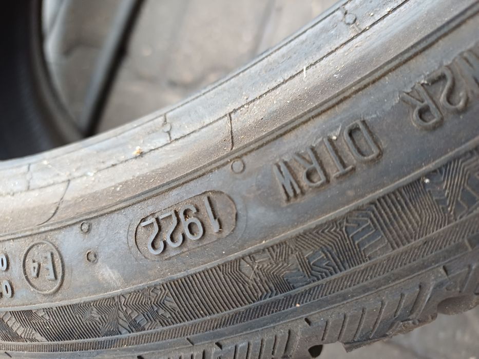 Гуми 235/35/19 Семперит