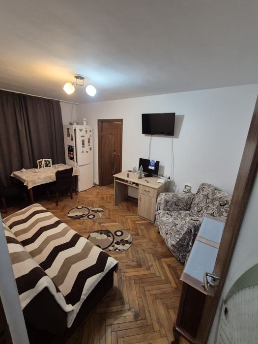 Inchiriez apartament / Valea Rosie /