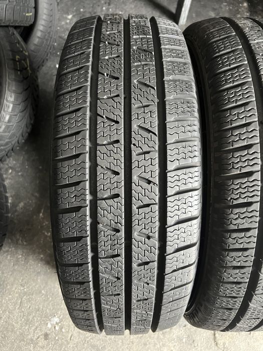 2 anvelope de iarna 225/65/16C Pirelli 9 mm!