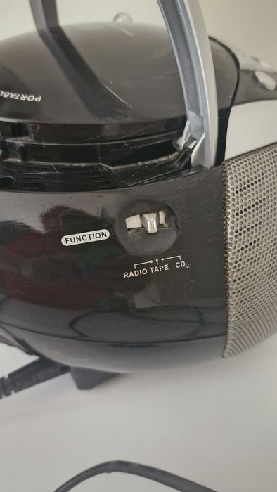 Vând casetofon retro,multifuncțional. Radio,cd si casetă.