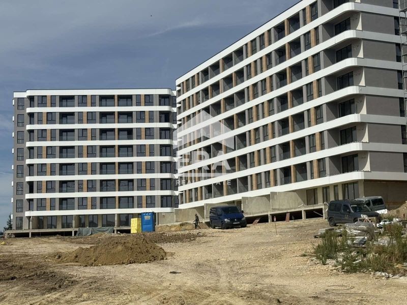 Тристаен, ексклузивен, южен апартамент за продажба, в новострояща се с