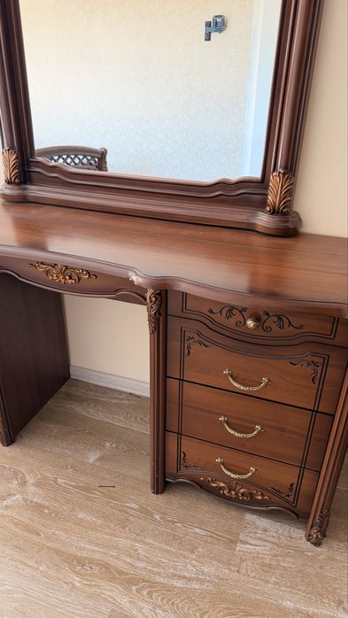 Продам спальный гарнитур