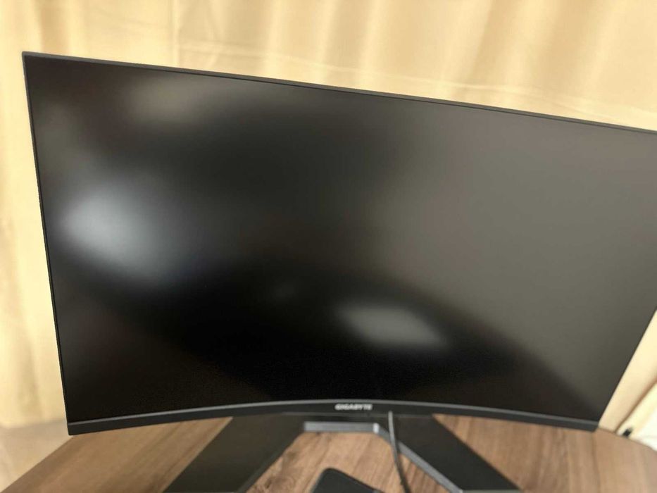 Gigabyte M32UC 31.5" IPS 160Hz, UHD 4K - Извит геймърски монитор