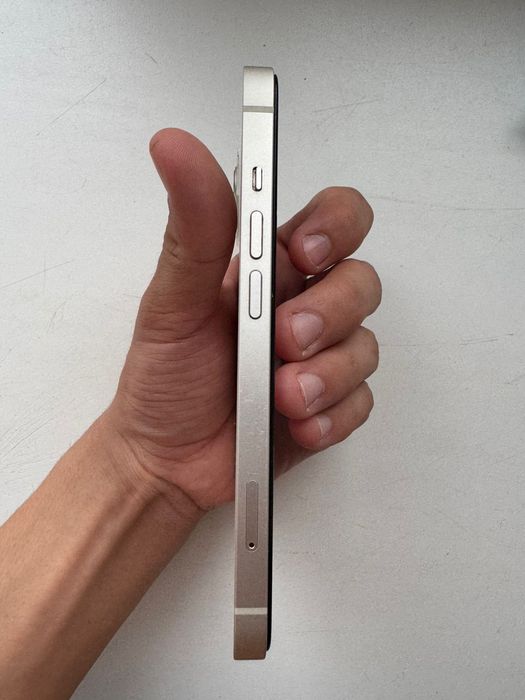 Продам iPhone 13 (128 GB)