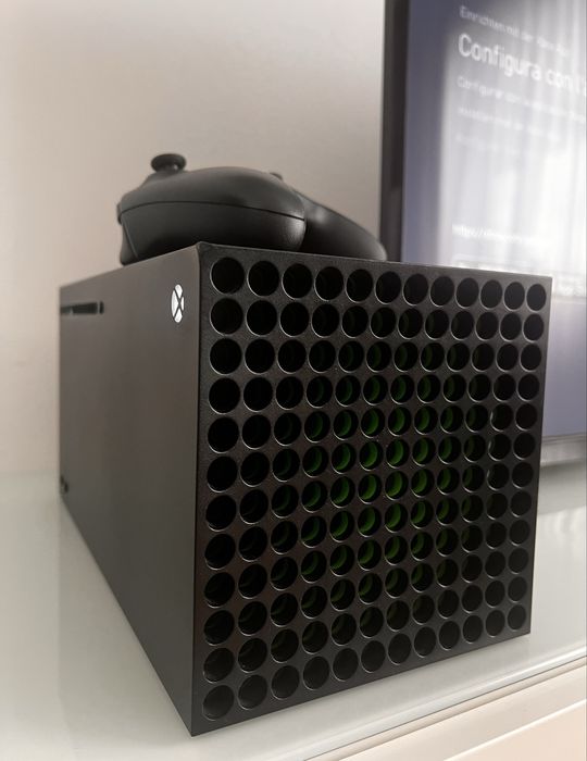 Xbox Series X 1TB SSD, 1 manetă + Xbox Game Pass Premium