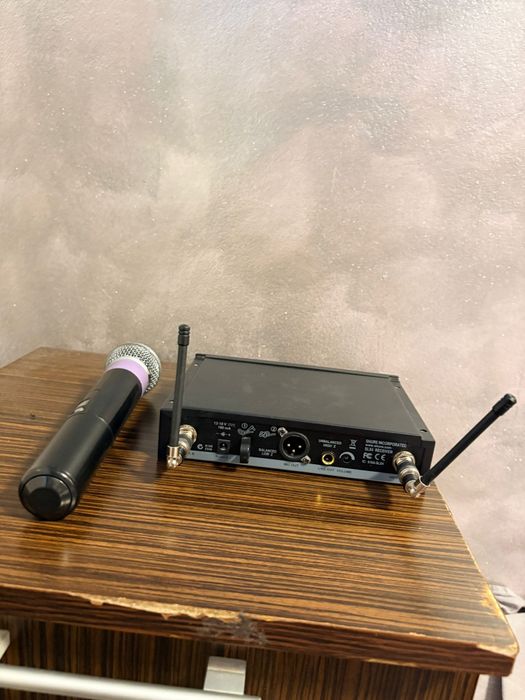 Vând microfon shur în stare bună