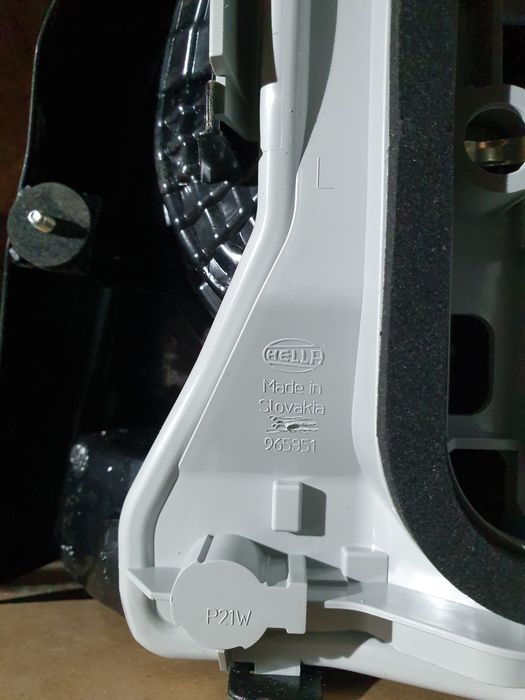 Stop stânga pentru Polo, Stop original Hella.