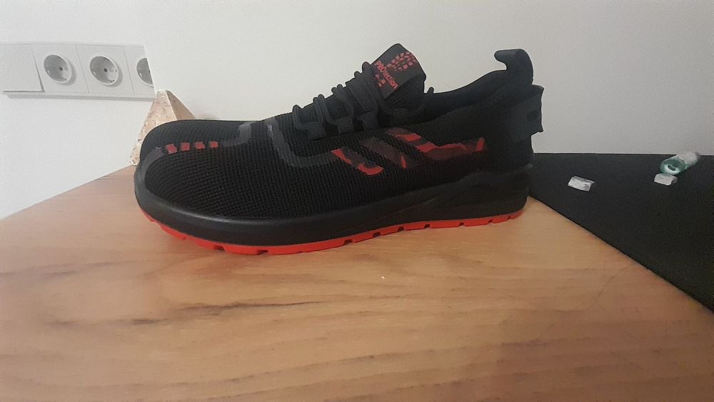 Кроссовки для строителей