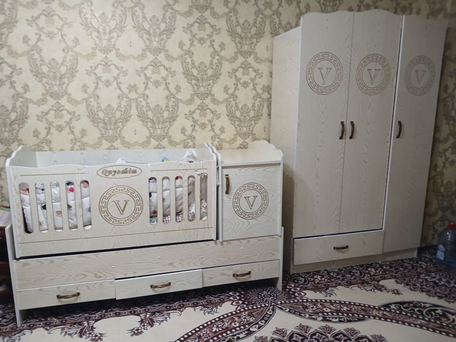 Детский кровать.