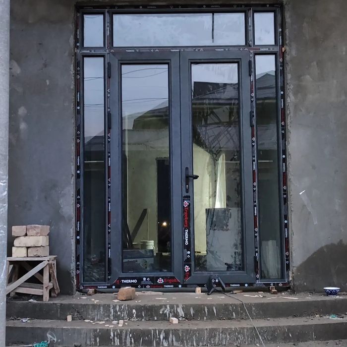 Akfa eshik va rom yashaymiz