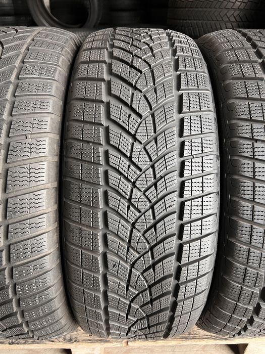 4 anvelope iarna 235/50/20 , GoodYear , 7.4-7.8 mm