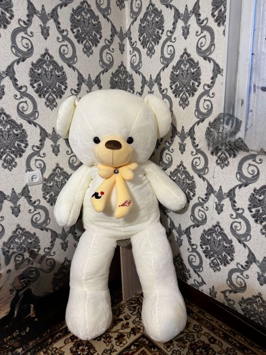 Большой плюшевый мишка