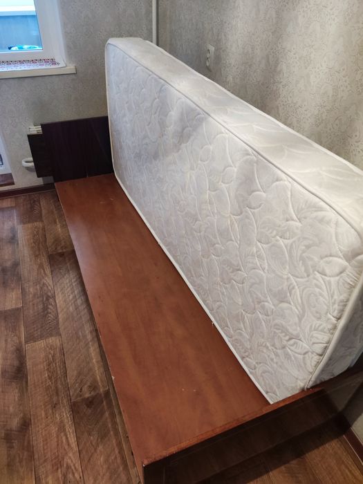 кровать с артопедическим матрасом
