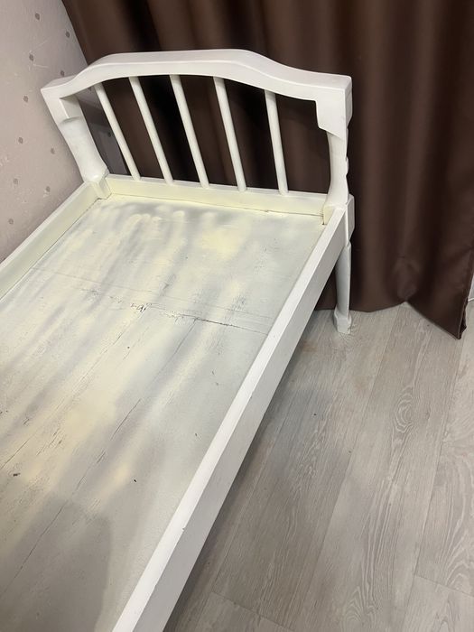 Кровать детская белая ,дерево.