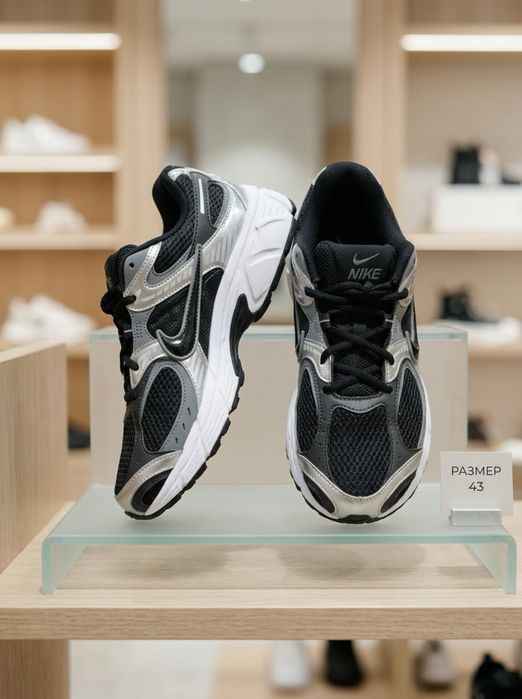 кроссовки Nike. .