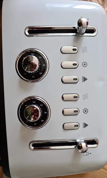 Toastere noi super calitative