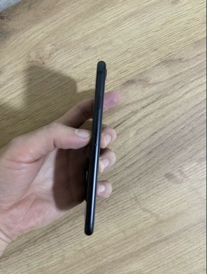 Продам Аpple se 2  2020