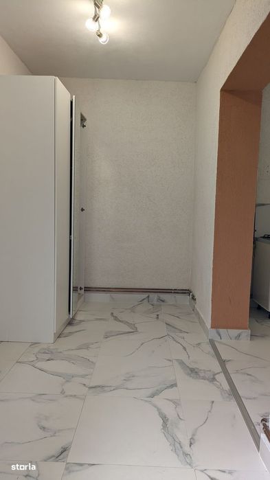 Inchiriez apartament cu curte, in centru, centrala termica!