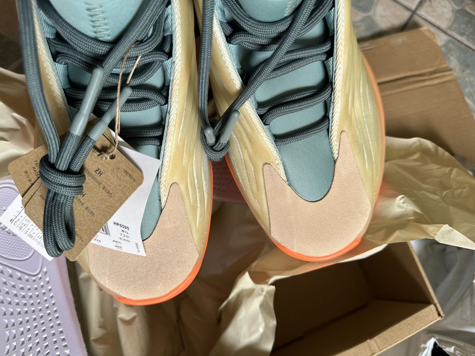 Pantofi Sport Adidas Yeezy QNTM Quantum Coral - 100% original