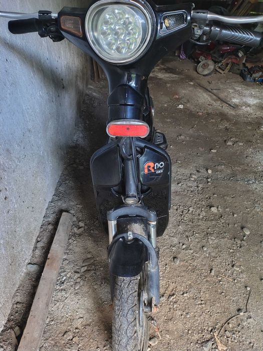 Vînd scuter electric