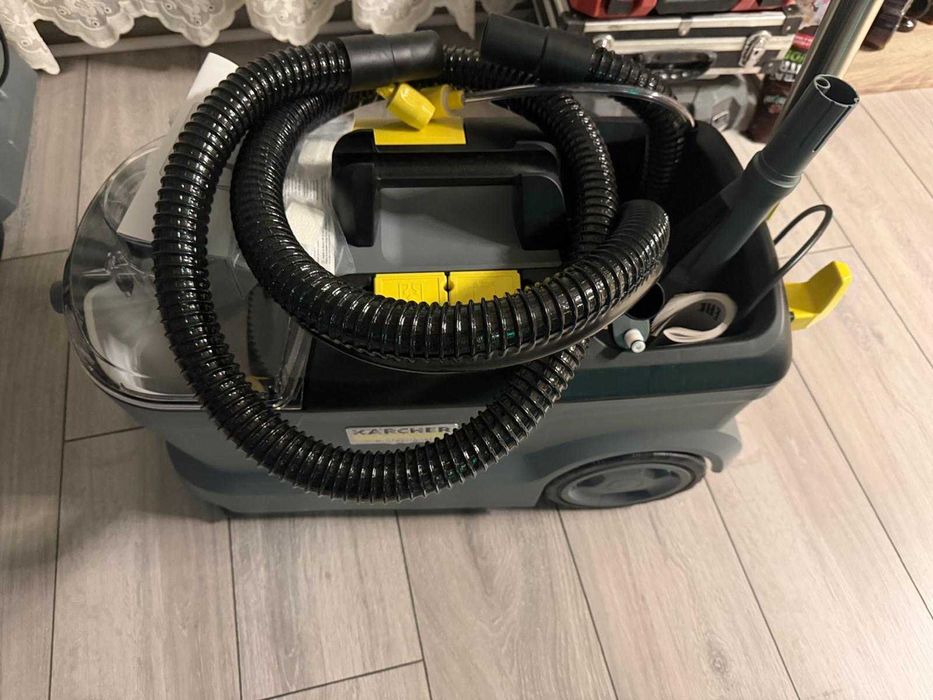 aspirator profesional Karcher cu spalare