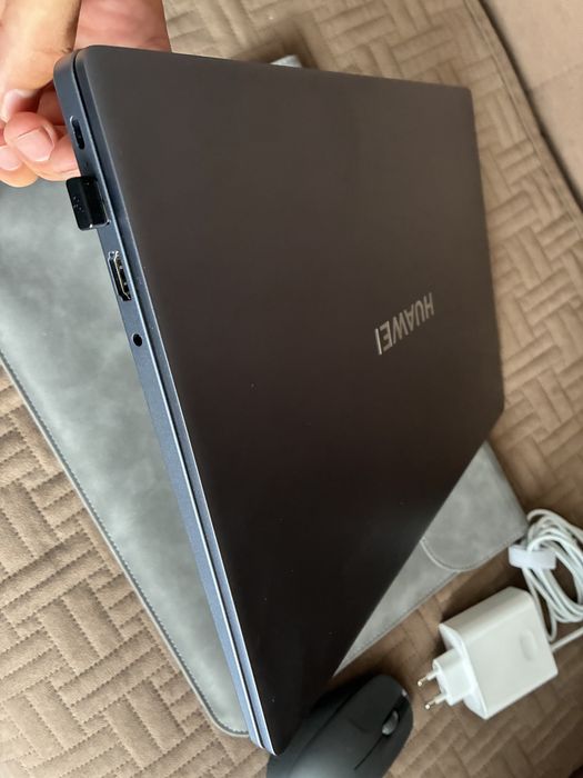 Срочно ! Ноутбук HUAWEI MateBook D16