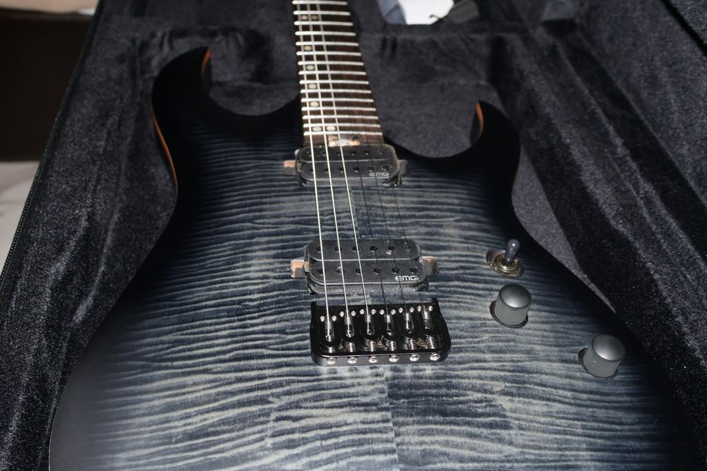 Harley Benton Amarok 6 и куфар нова