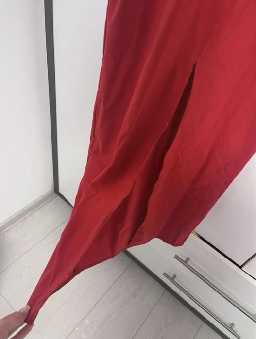 Rochie rosie Bershka