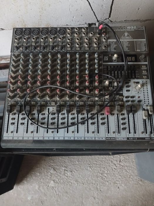 Vând boxe,stații,mixer,crossover si subwoofer