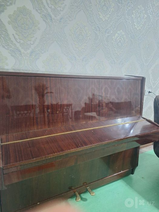 Пианино в хорошем рабочем состоянии. Инструмент звучит отлично