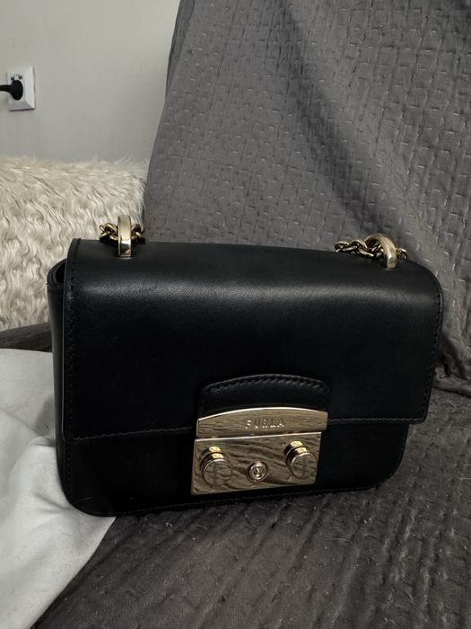 Черна Furla Metropolis, носена два пъти